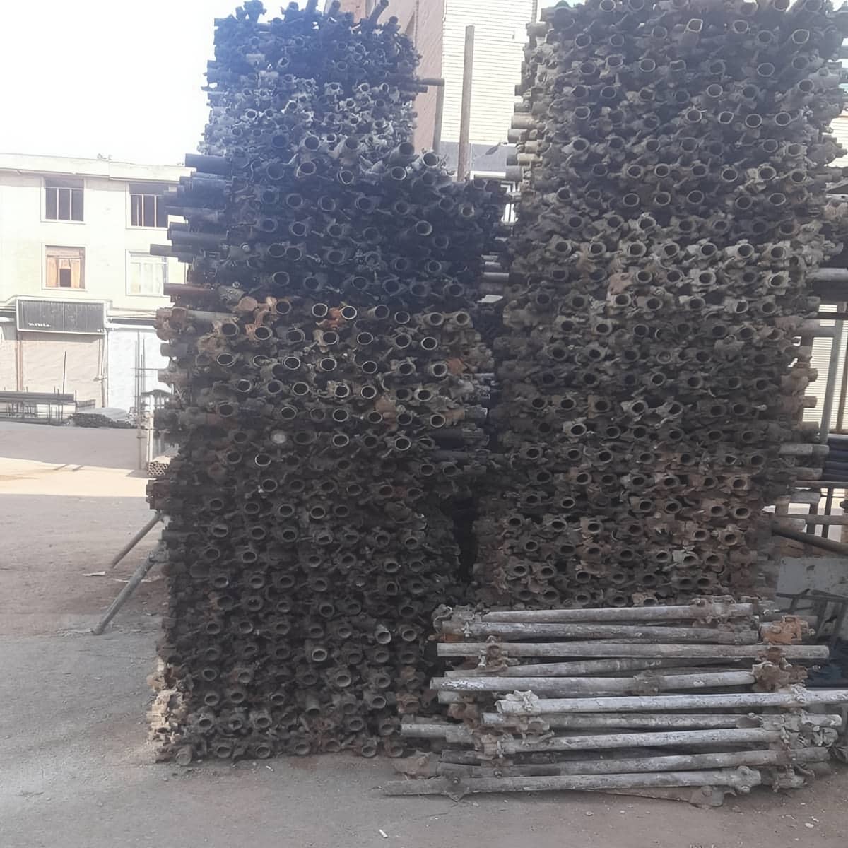 لوله داربست با بررسی زنگ زدگی بدنه لوله داربست با بررسی زنگ زدگی بدنه