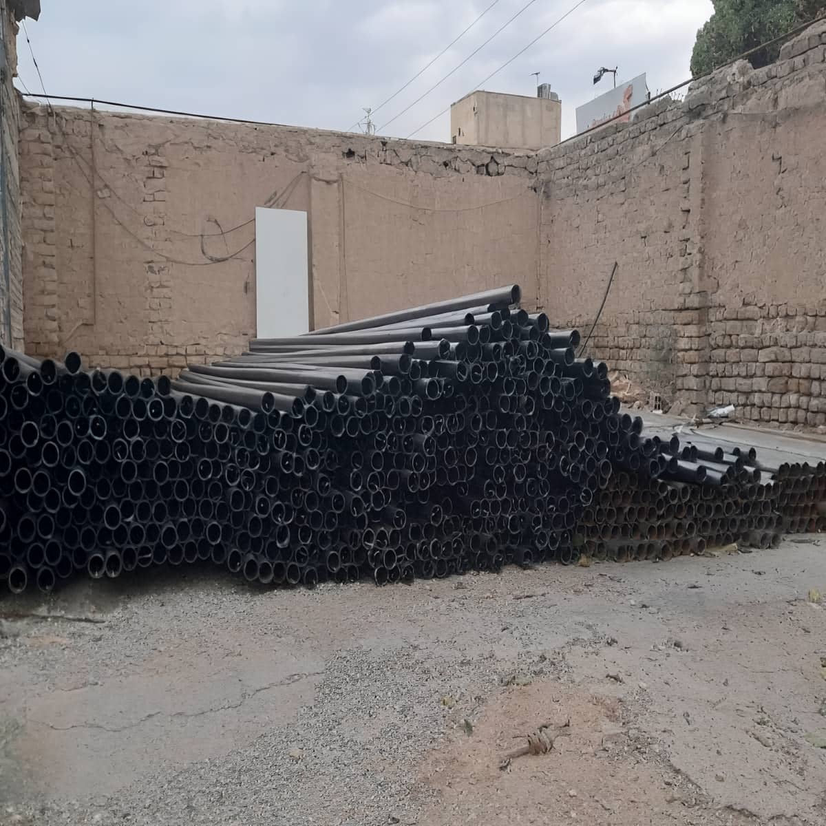 داربست حفاظتی برای محافظت از سقوط مصالح