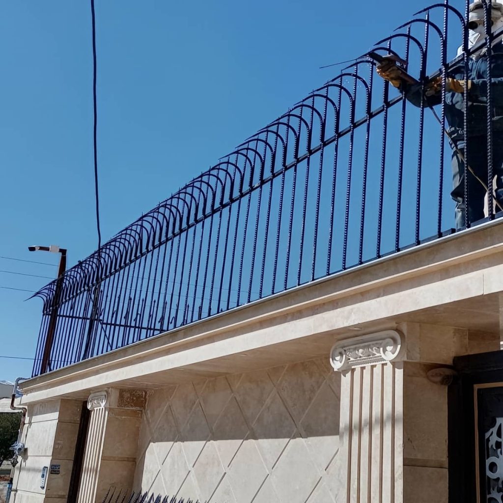 حفاظ شاخ گوزنی و سرنیزه ای با تراکم مناسب شاخه ها