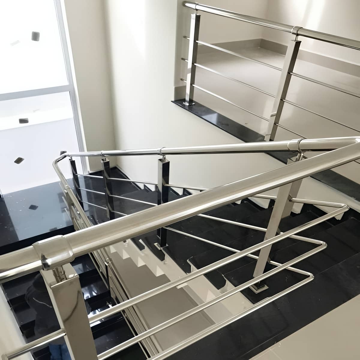 نرده استیل سفارشی اختصاصی با هندریل خوش دست