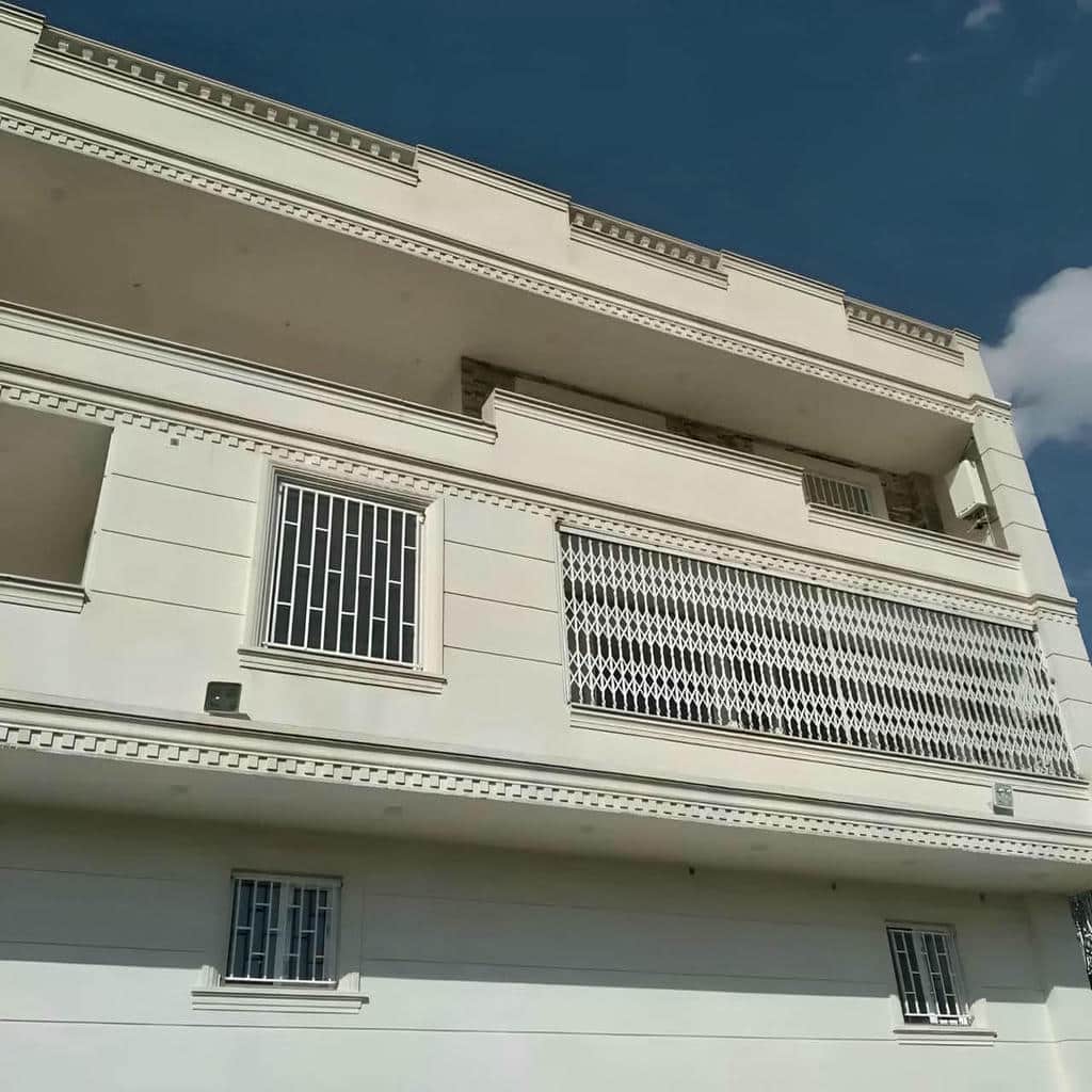 درب آکاردئونی مشکی طلایی آماده سفارش