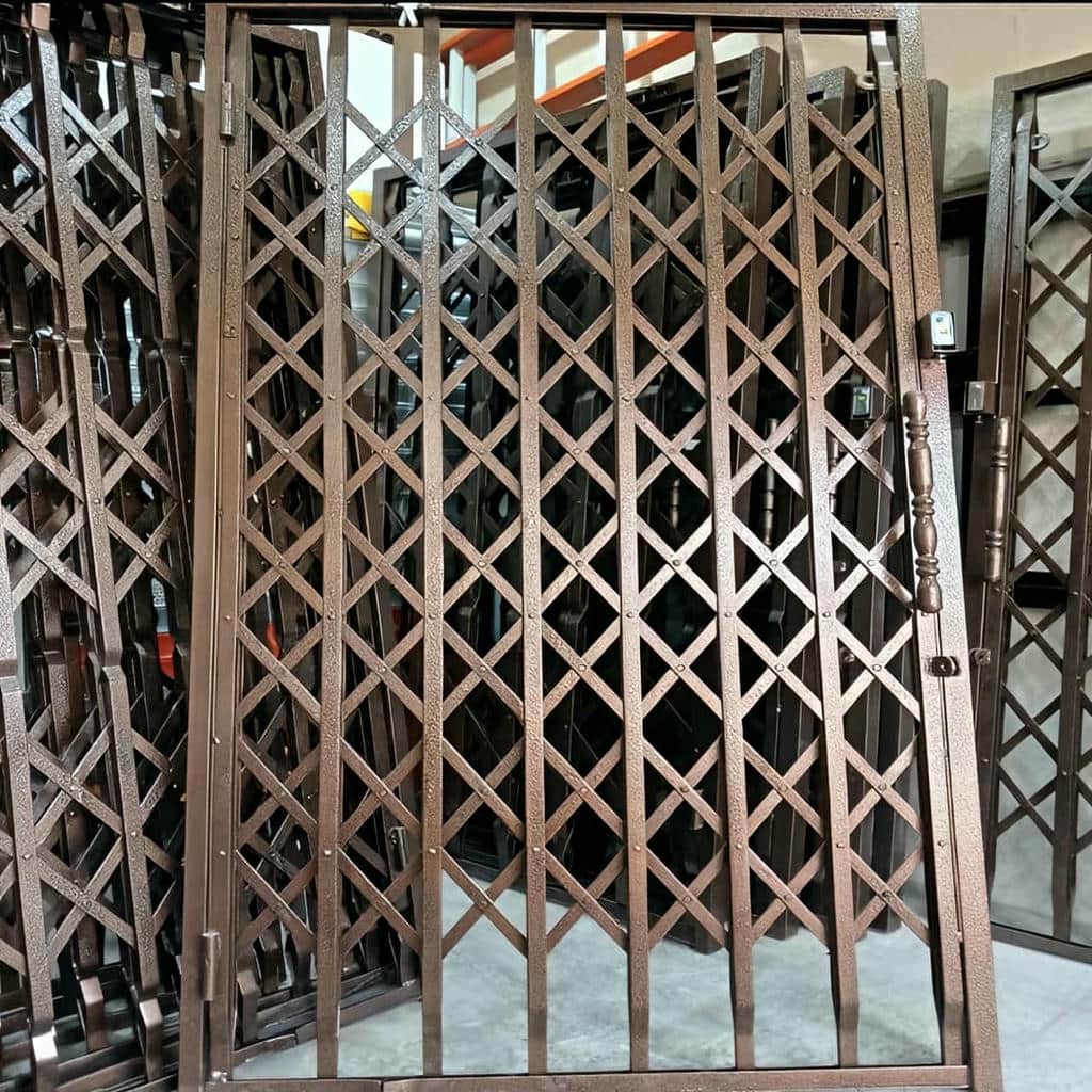 خرید درب آکاردئونی طلایی سلطنتی قاب دار