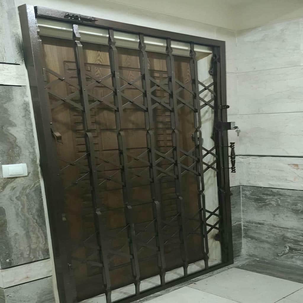 سفارش درب آکاردئونی سفید طلایی سه گل