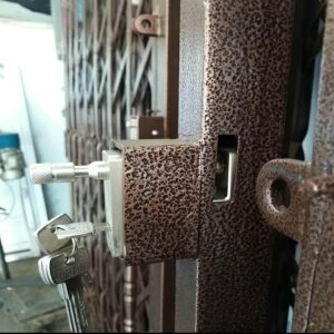 12 مدل درب آکاردئونی شیک قفل دار