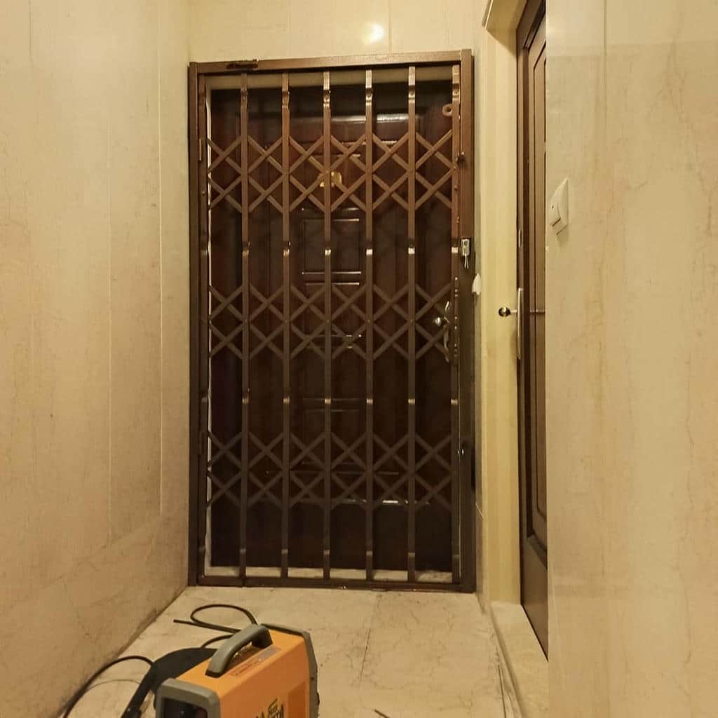 ساخت حفاظ آکاردئونی درب واحد مسکونی دوجداره