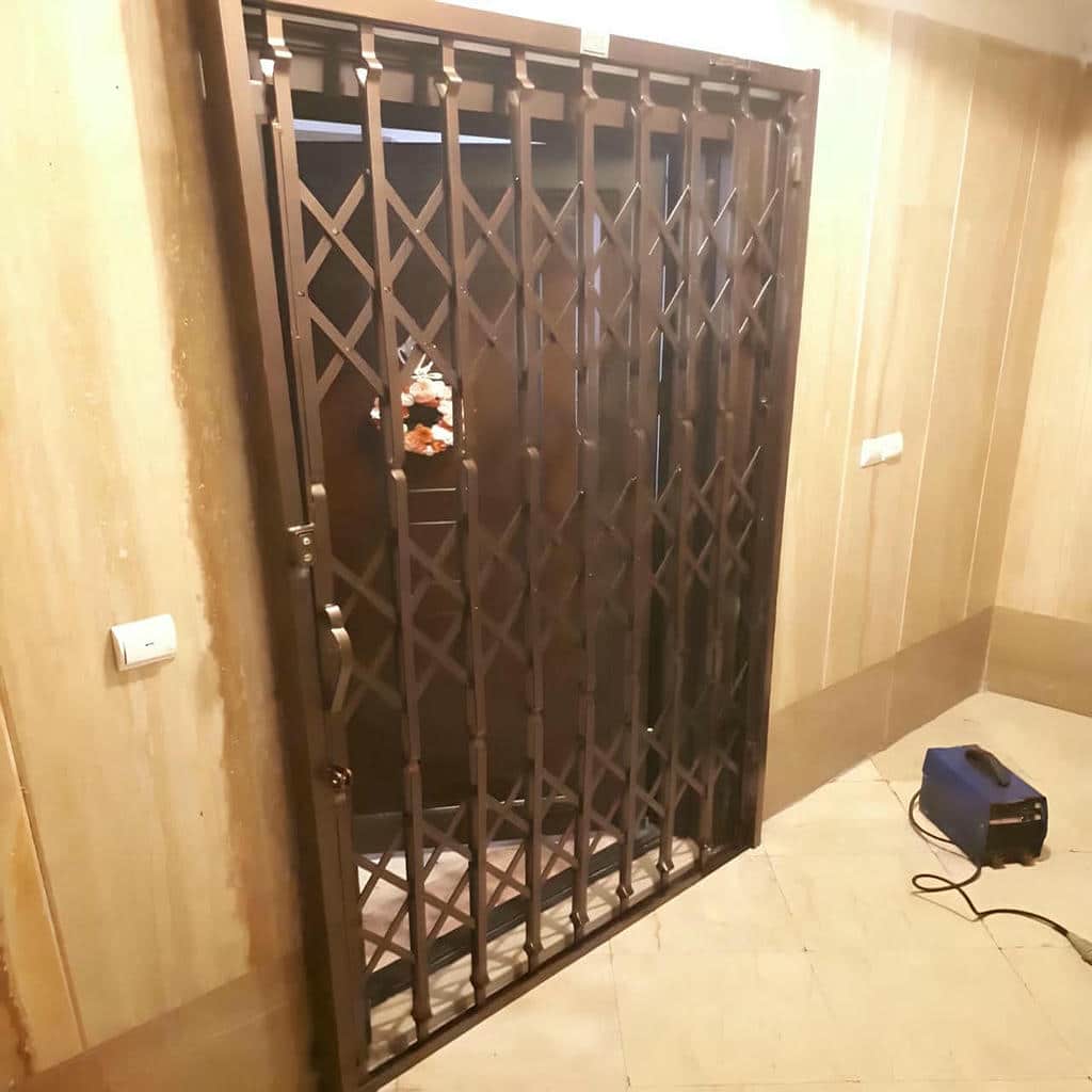 خرید درب آکاردئونی سفید طلایی مدل ساده