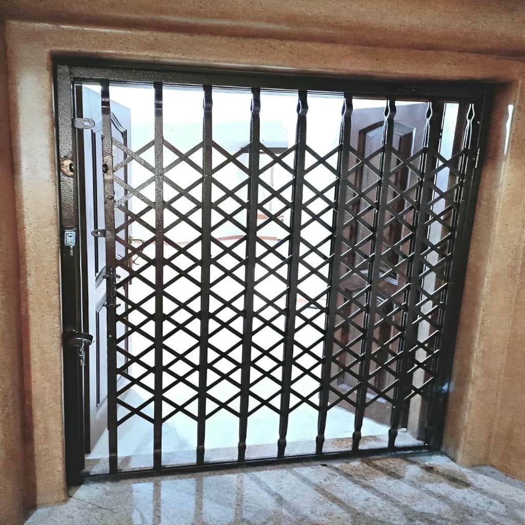 تولید درب آکاردئونی سلطنتی گل دار قاب تقویتشده
