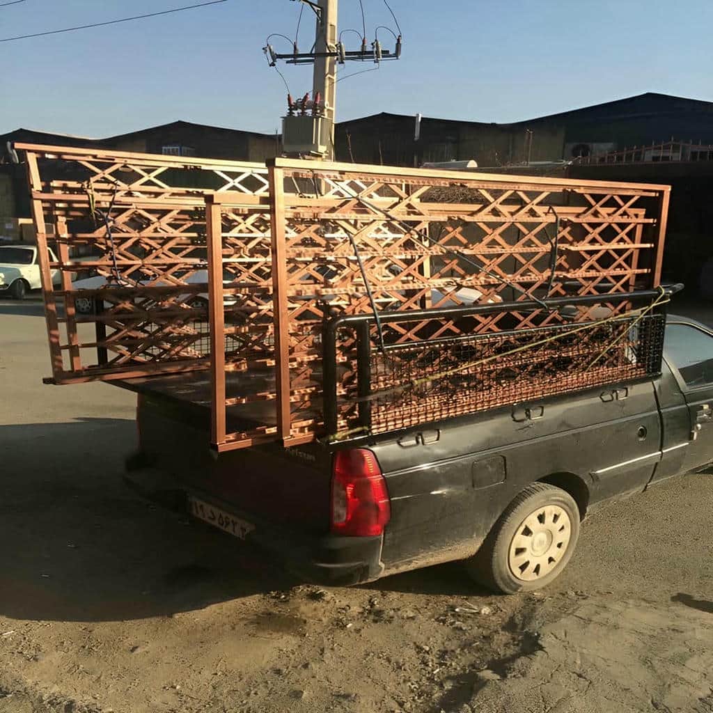 اجرای درب آکاردئونی سفید طلایی پنج گل