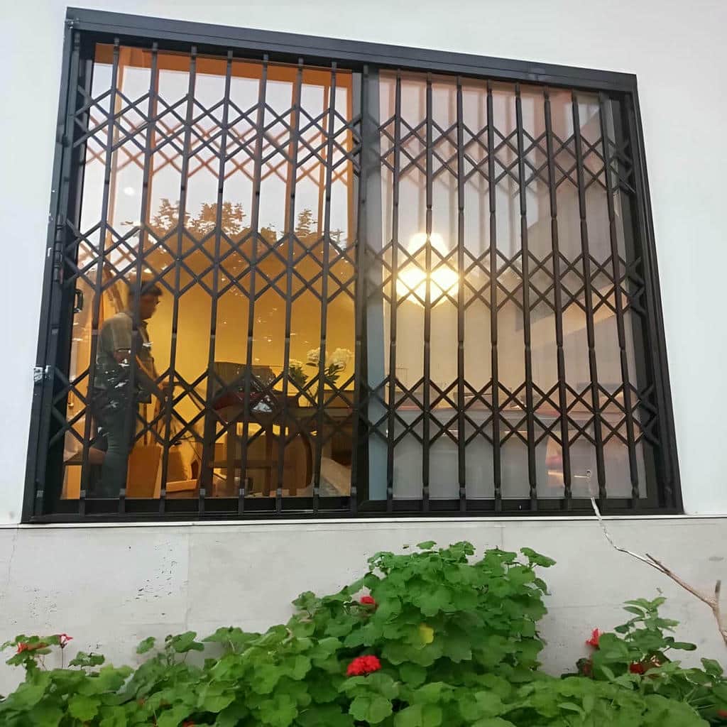 درب آکاردئونی سلطنتی گل دار آماده سفارش