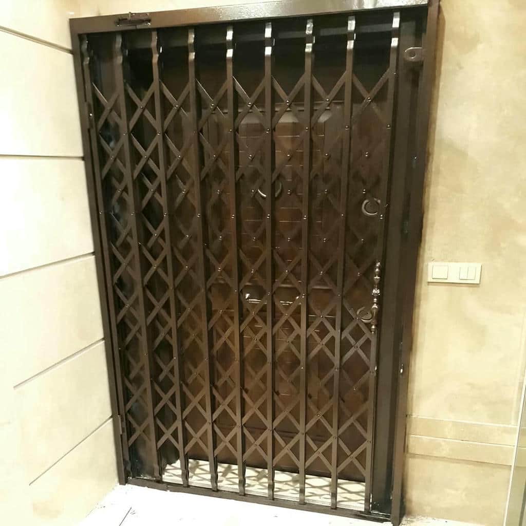 سفارش حفاظ درب ضد سرقت فلزی لولایی قاب دار