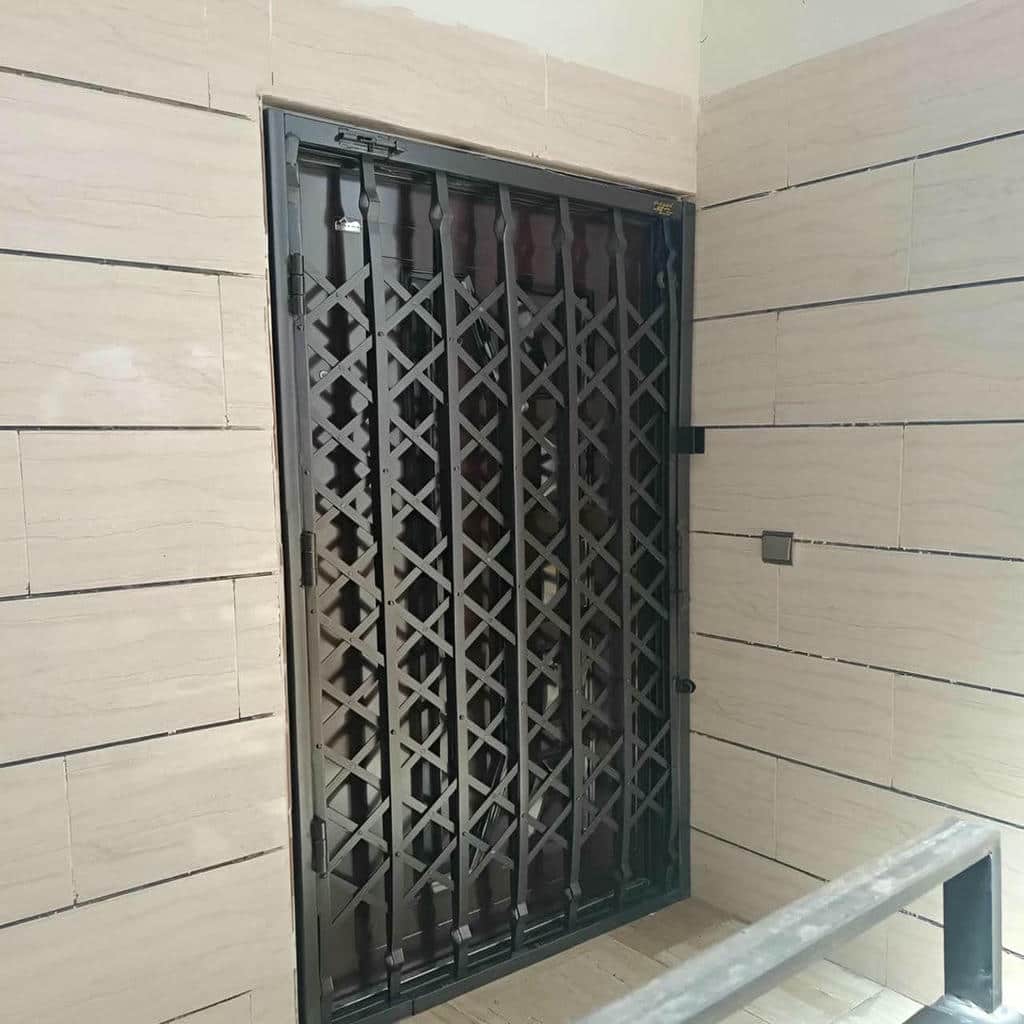 حفاظ پشت درب آپارتمان ریلی آماده سفارش