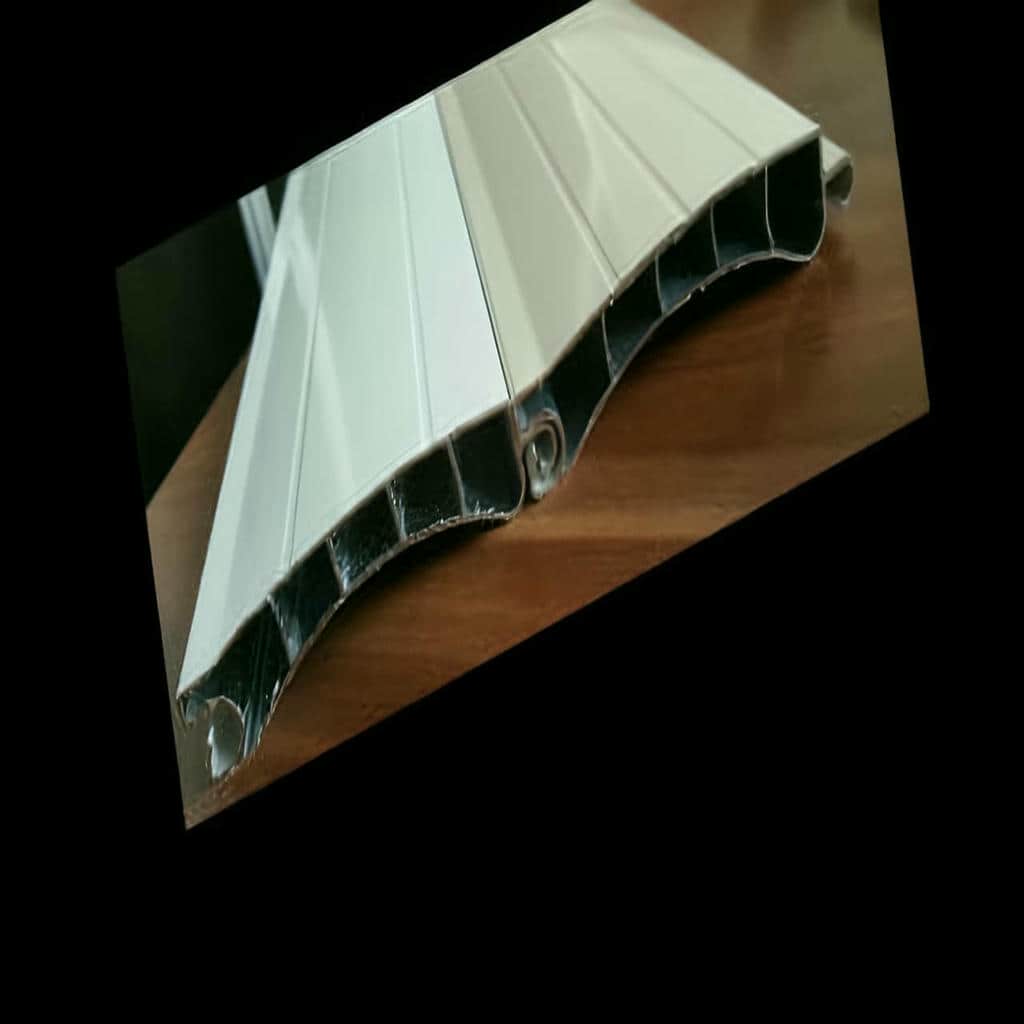 اجرای ریل آلومینیومی کرکره برقی فروشگاهی