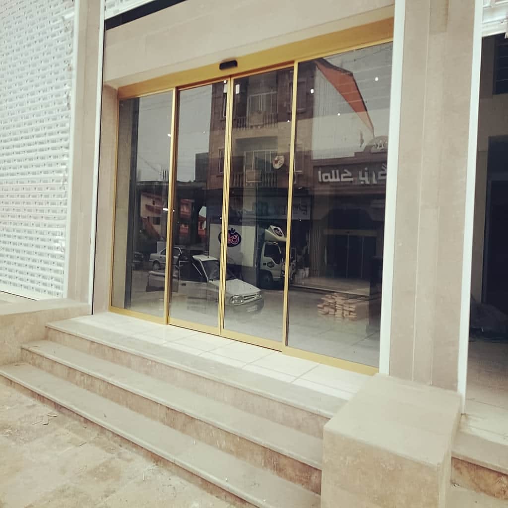 نصب درب شیشه ای کارتخوان دار در ورودی شرکت