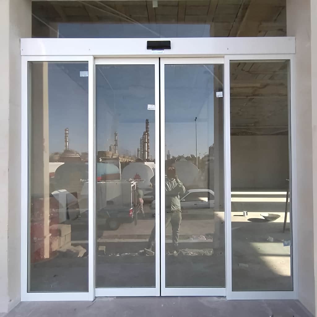 هماهنگی نصب درب اتوماتیک شیشه ای کارتخوان دار