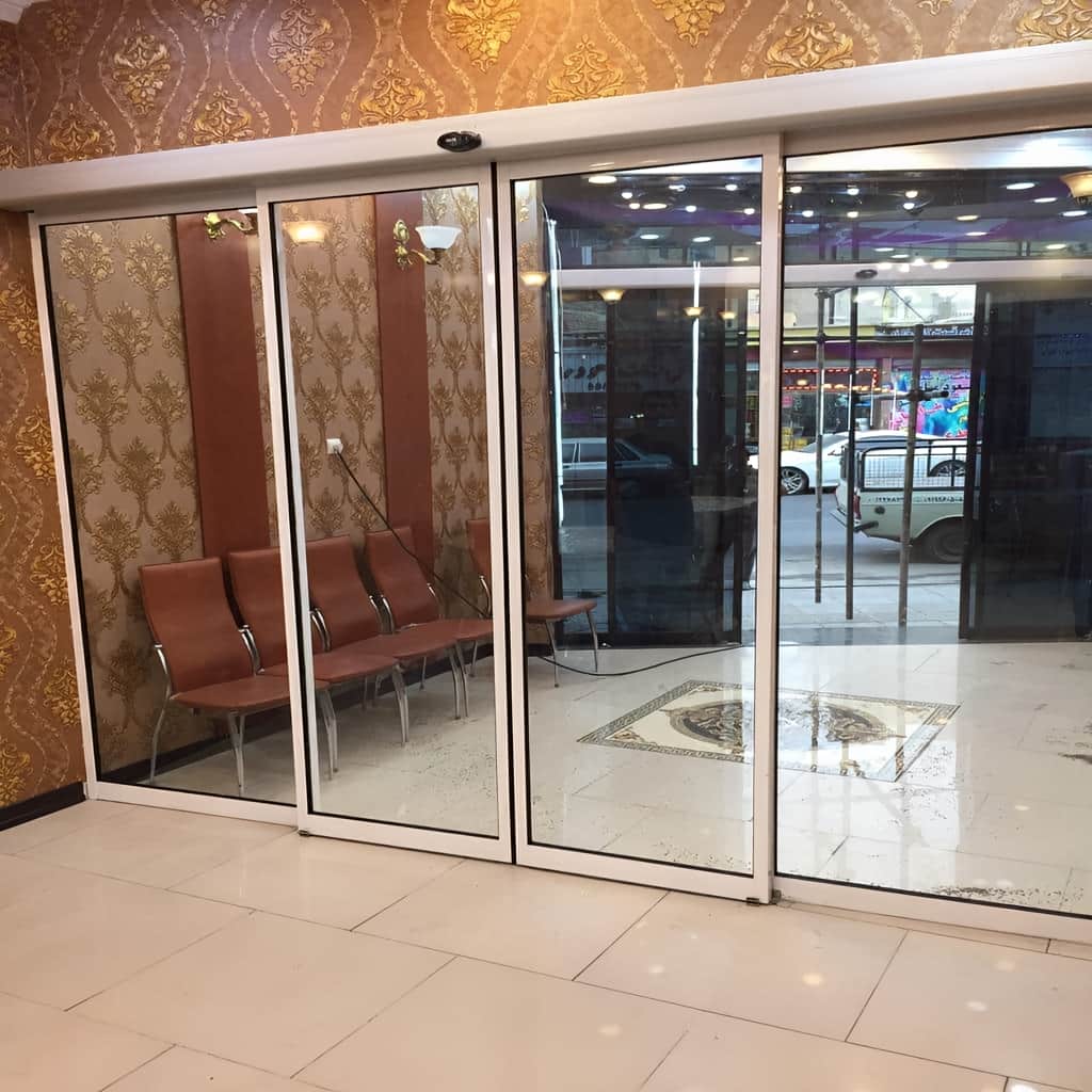 تولید درب اتوماتیک شیشه ای اداری فریم مشکی