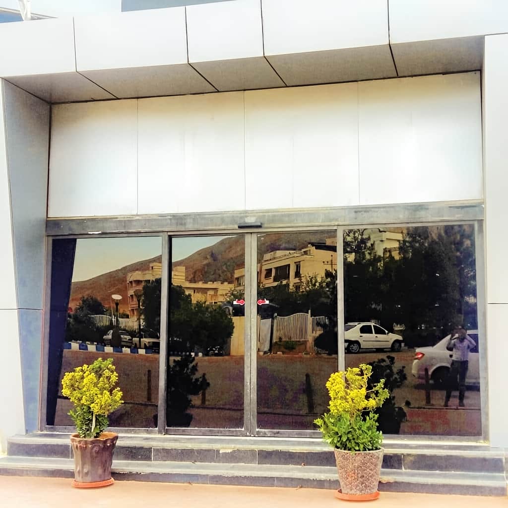 مشاوره انتخاب درب اتوماتیک شیشه ای فروشگاهی پرتردد