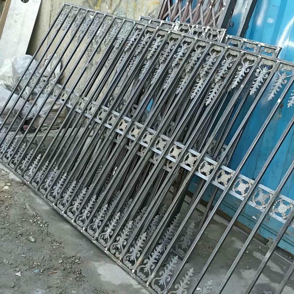 سفارش حفاظ پنجره ویلایی نمای باغ با دید باز