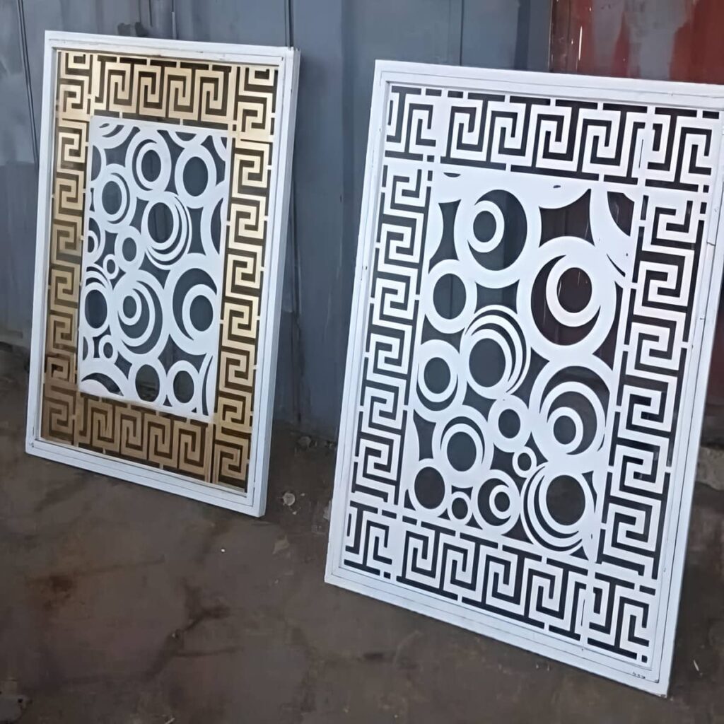 سفارش حفاظ پنجره شیک قاب دار مدل عمودی