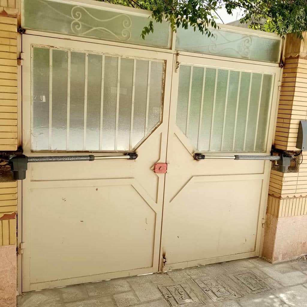 اجرای جک درب ویلایی بازویی با بازوی تلسکوپی
