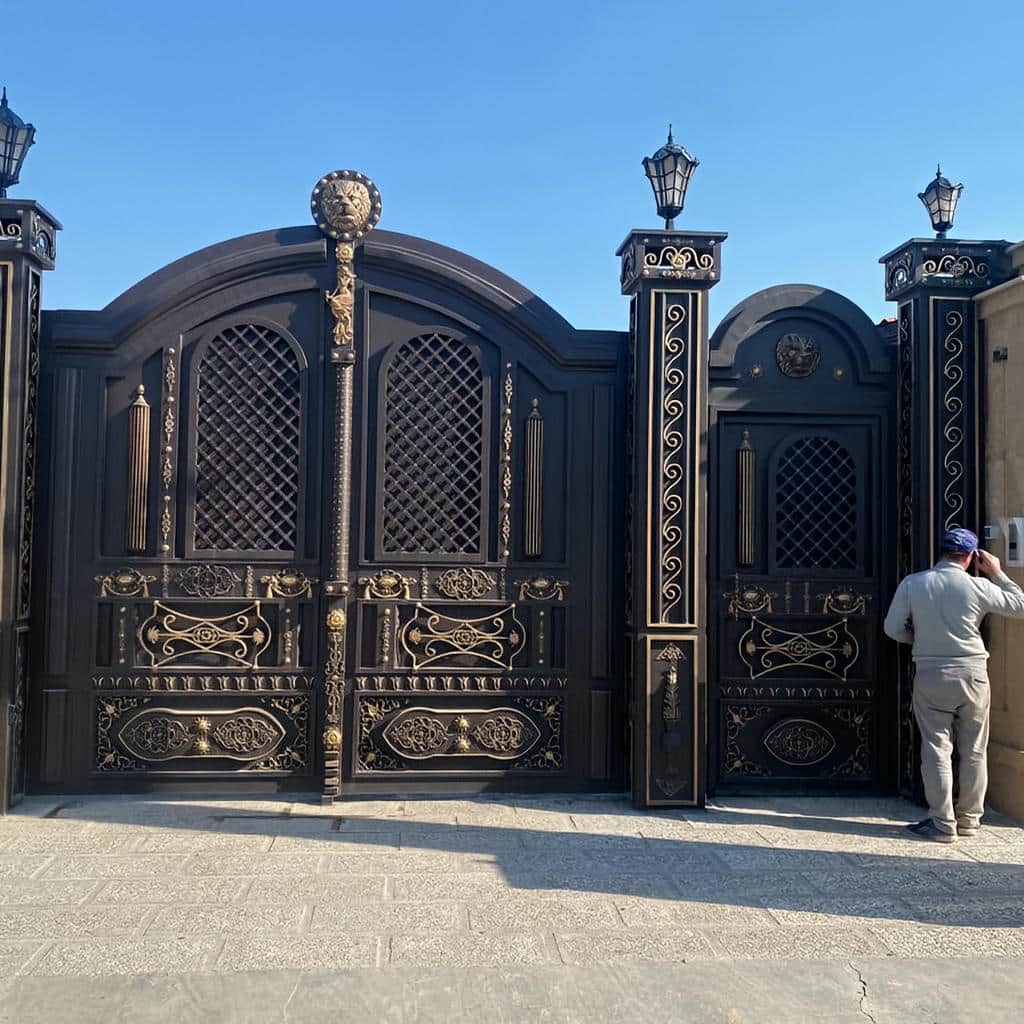 ساخت درب پارکینگ لولایی ستون دار با کلاف مقاوم