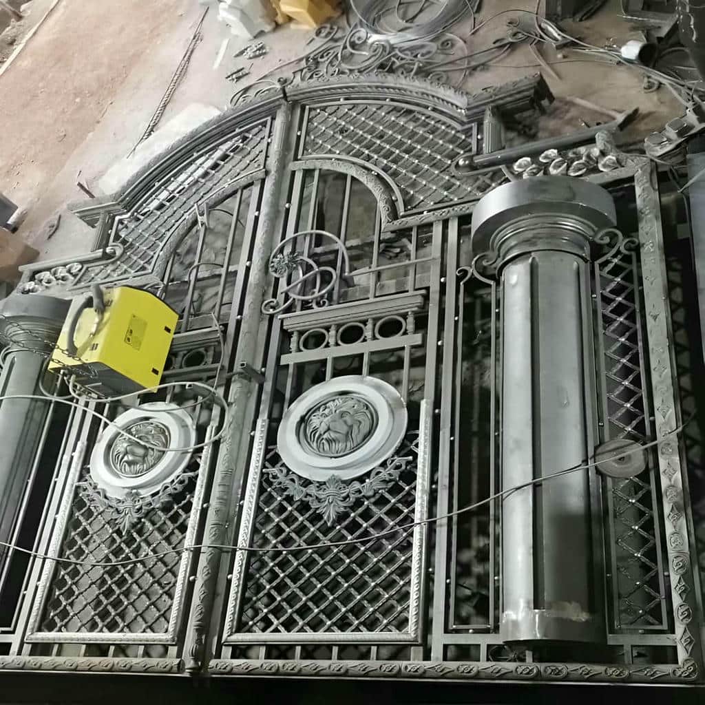 نصب درب CNC پنل مشبک ورودی ویلا