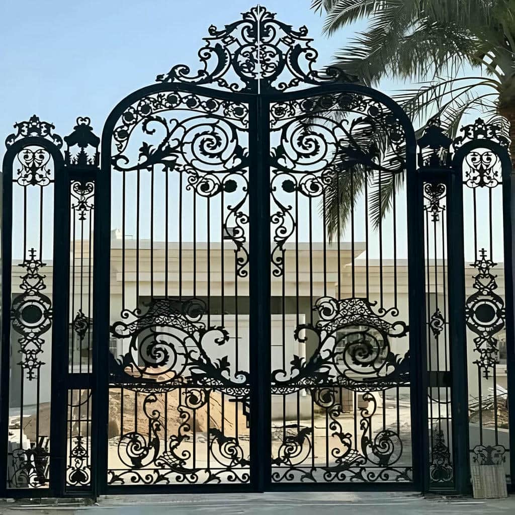 خدمات طراحی درب فرفورژه ویلایی خلوت