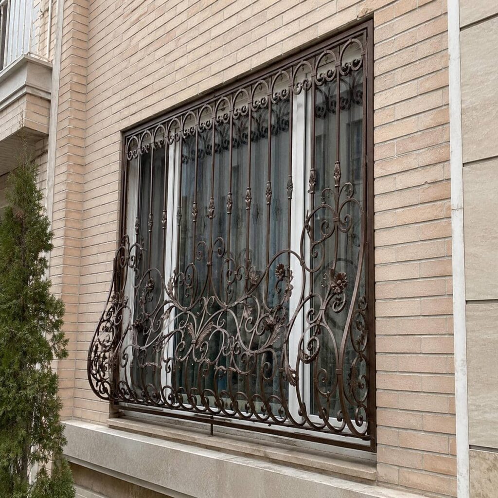 ساخت حفاظ پنجره طبقه اول مدل شبکه‌ای