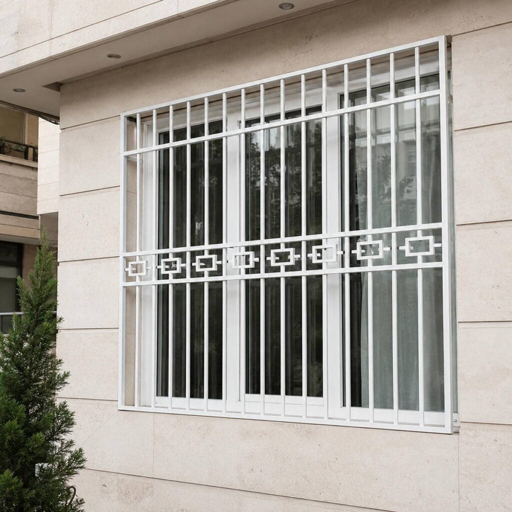 سفارش حفاظ پنجره سفید طلایی با گل‌نرده محدود