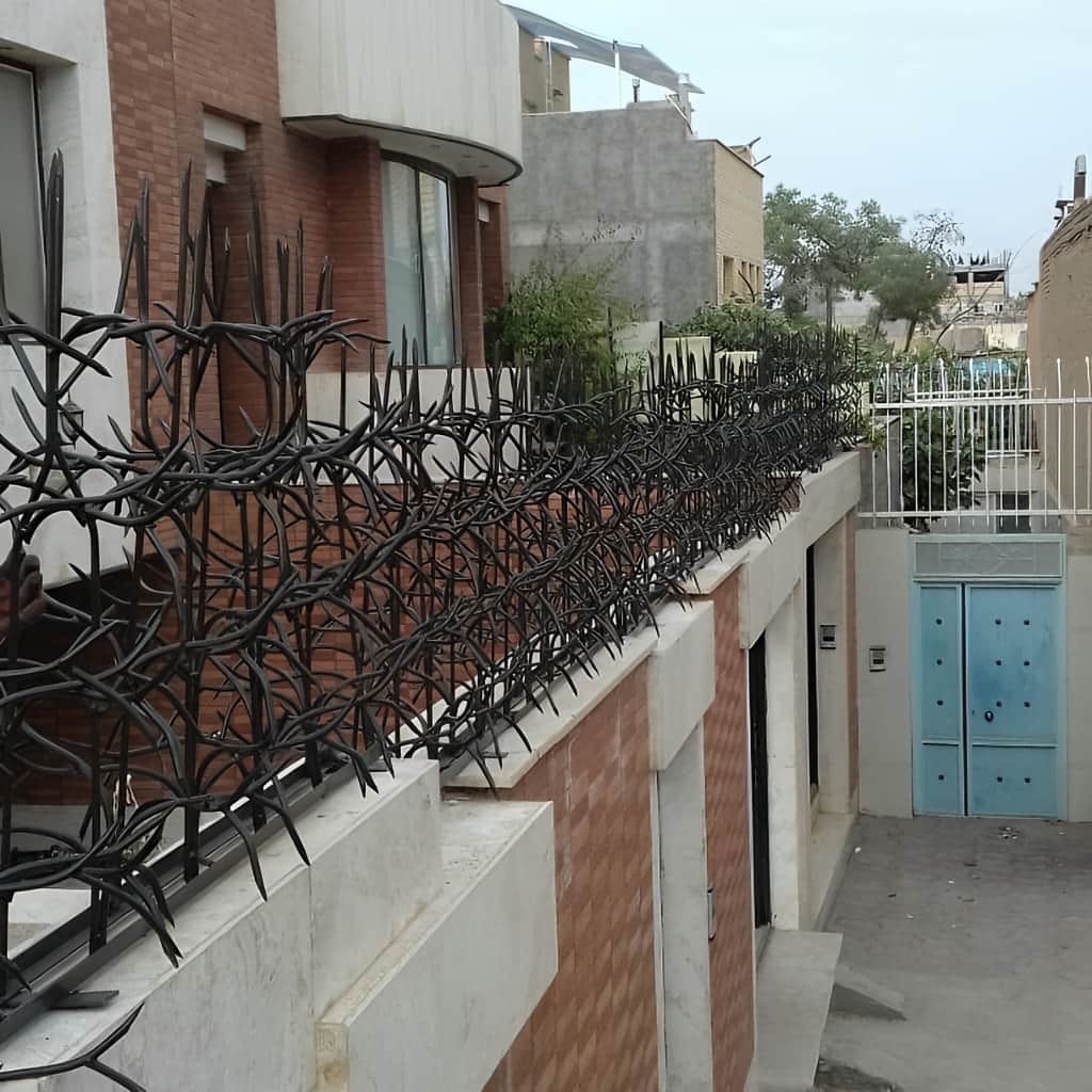 حفاظ آبشاری سفارشی با طراحی فلزی پروژه لوکس