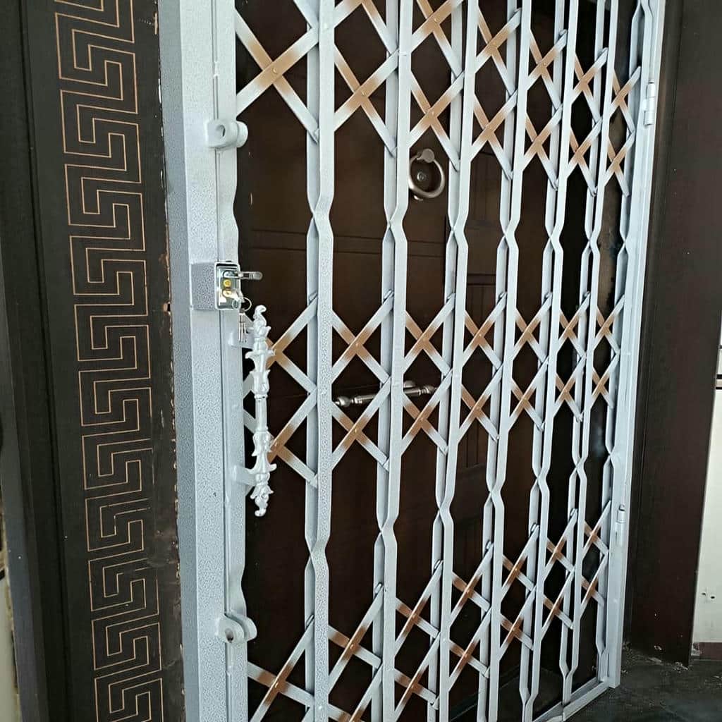 نرده آکاردئونی با بررسی محل نصب پروژه