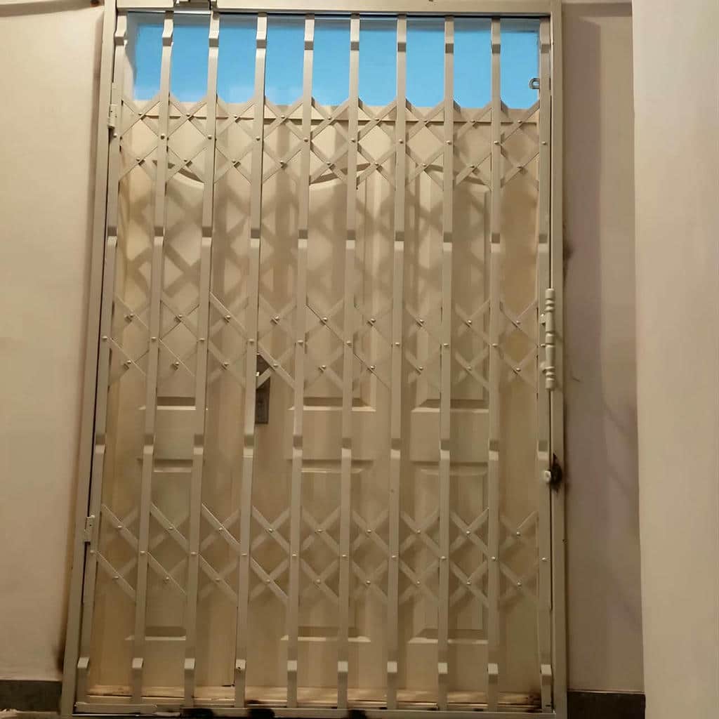 حفاظ درب ضد سرقت ورودی ساختمان