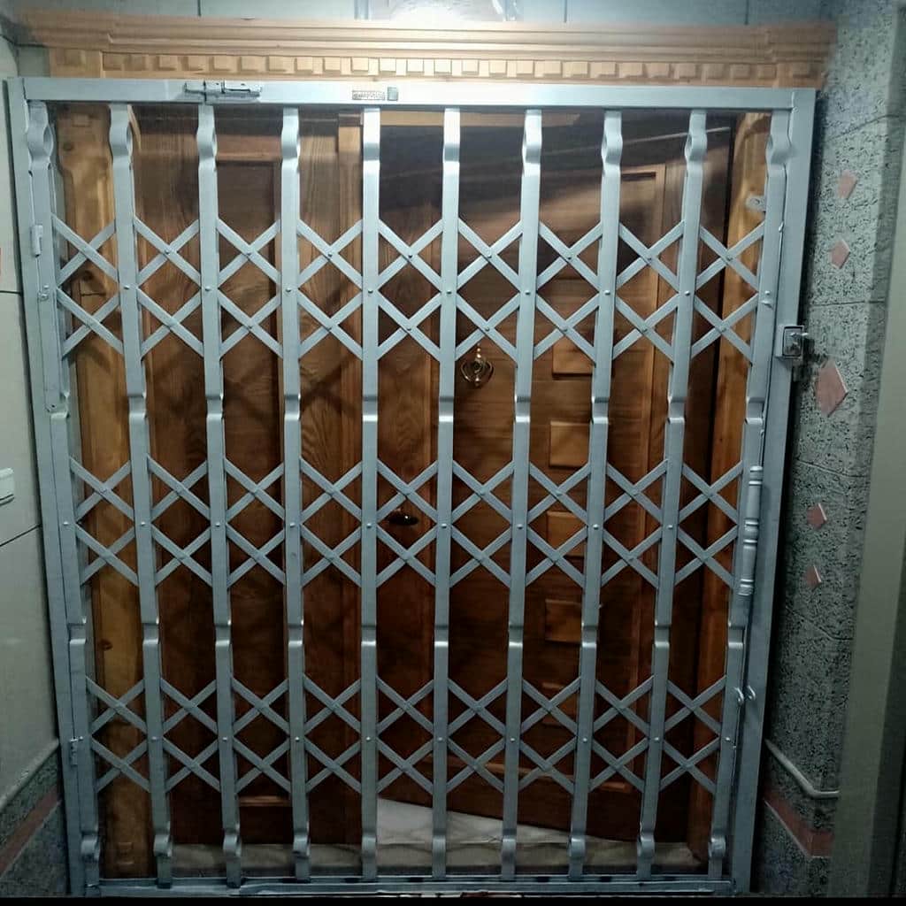 درب آکاردئونی با مدل ساده ضد سرقت