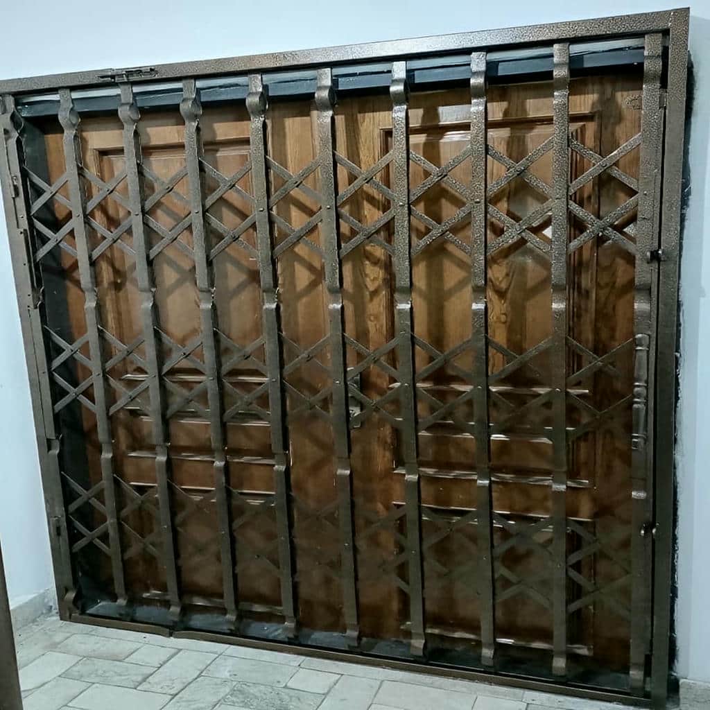 درب آکاردئونی با ساختار فلزی مقاوم