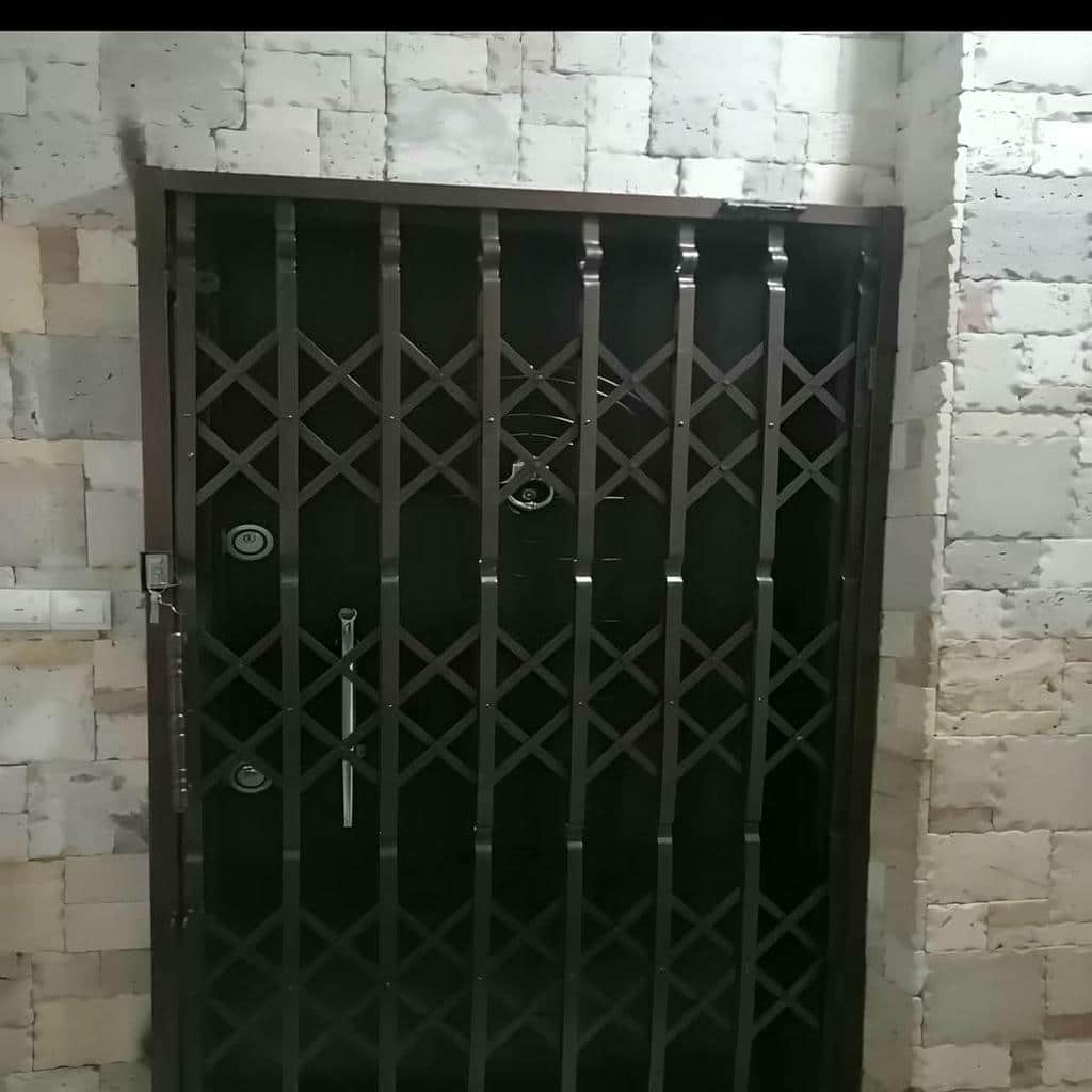 حفاظ آکاردئونی ساختمان با ابعاد اختصاصی ورودی حفاظ آکاردئونی ساختمان با ابعاد اختصاصی ورودی