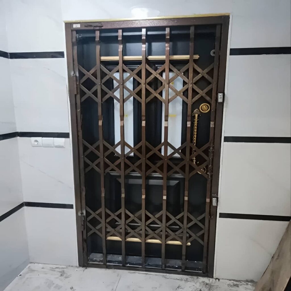 نرده آکاردئونی با رنگ پوشش هماهنگ نما