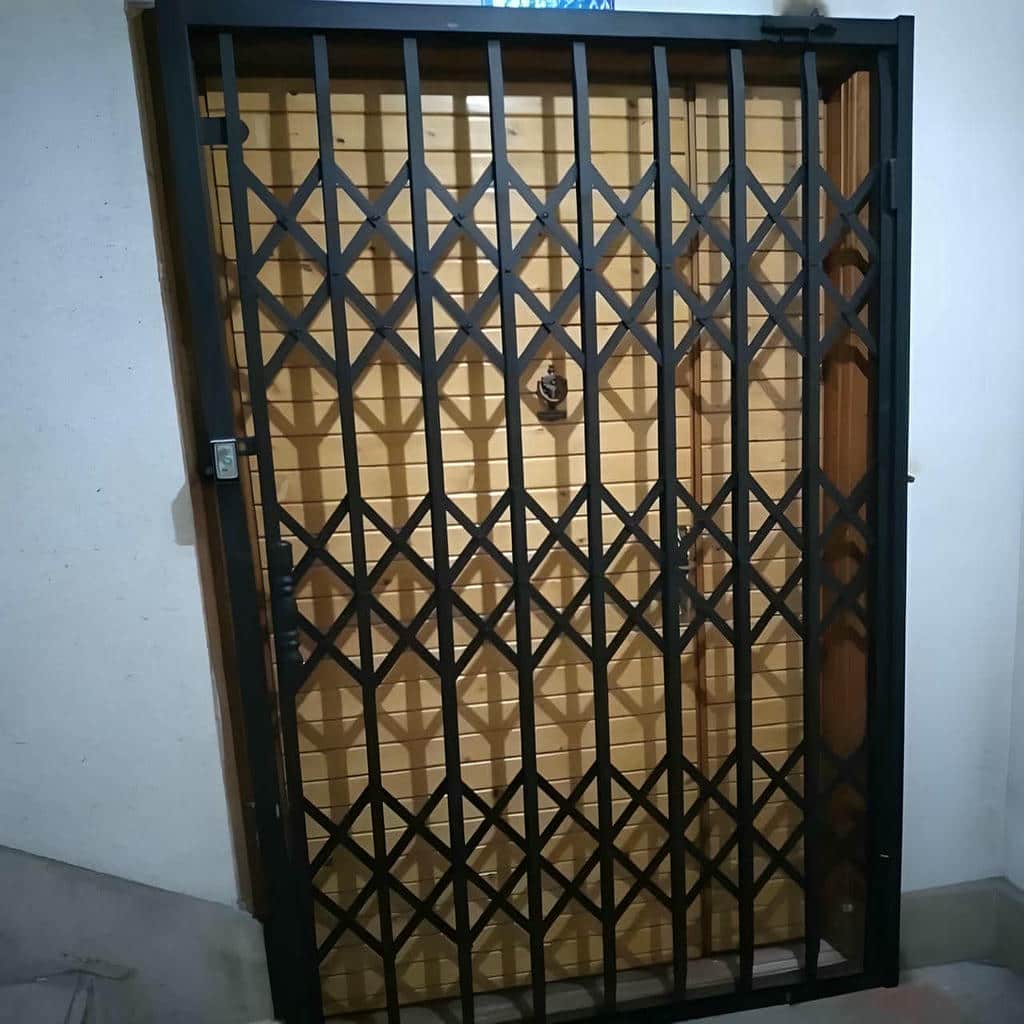 نرده آکاردئونی با ابعاد سفارشی ورودی