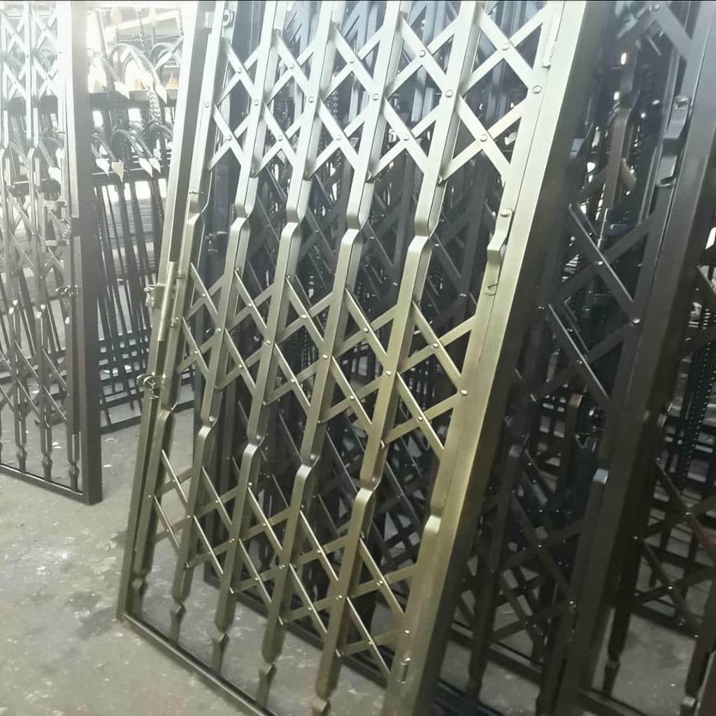 محافظ درب آپارتمان مدل آکاردئونی