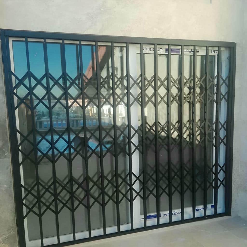درب آکاردئونی باغ با ابعاد متناسب ورودی