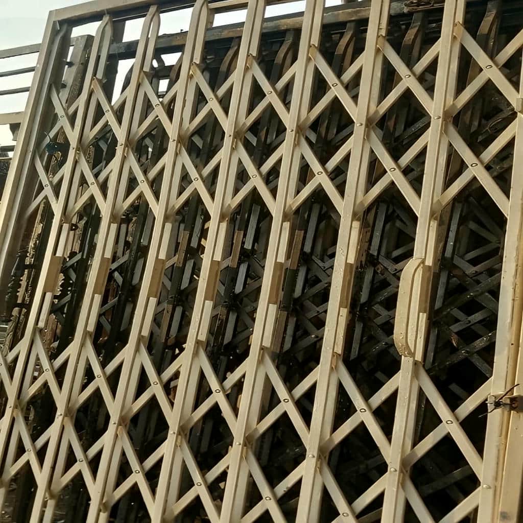 حفاظ آکاردئونی با طراحی مناسب نمای مسکونی حفاظ آکاردئونی با طراحی مناسب نمای مسکونی