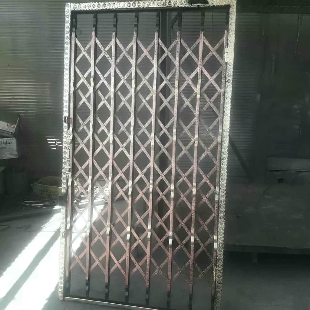 حفاظ پشت درب آپارتمان با ابعاد سفارشی