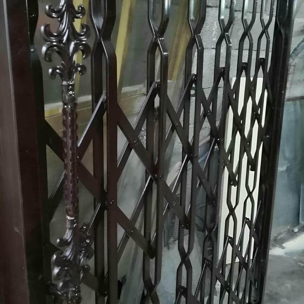حفاظ جمع شونده ورودی ساختمان حفاظ جمع شونده ورودی ساختمان