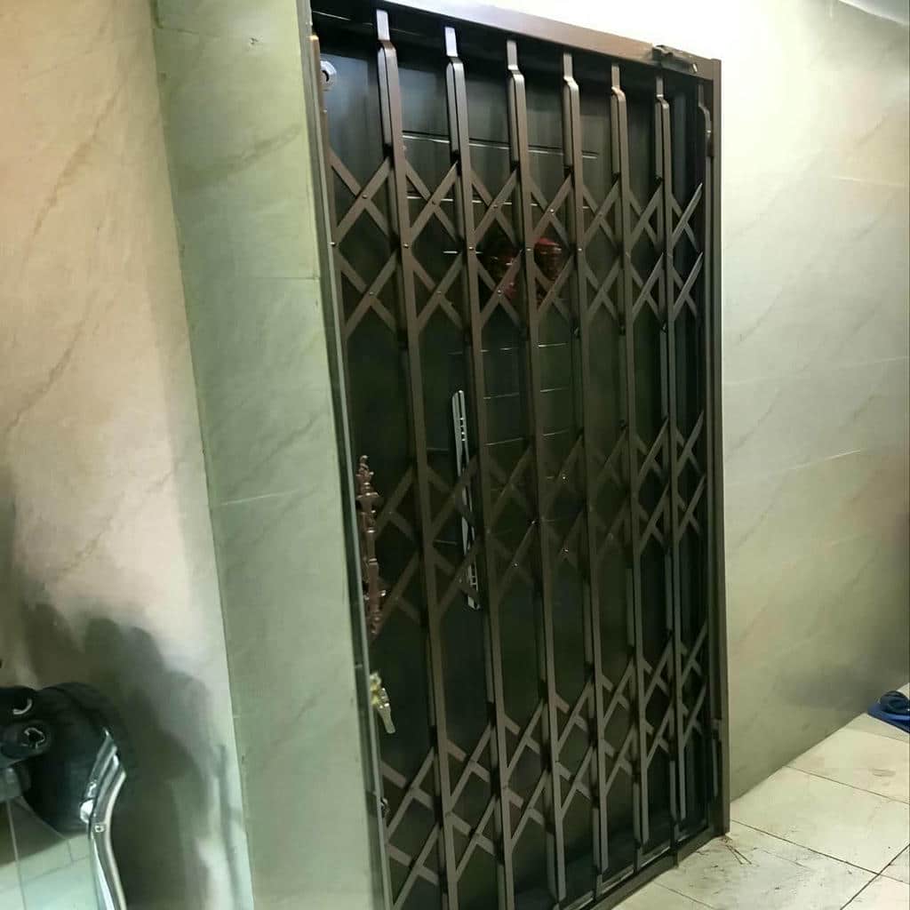 حفاظ درب ضد سرقت با رنگ هماهنگ ساختمان