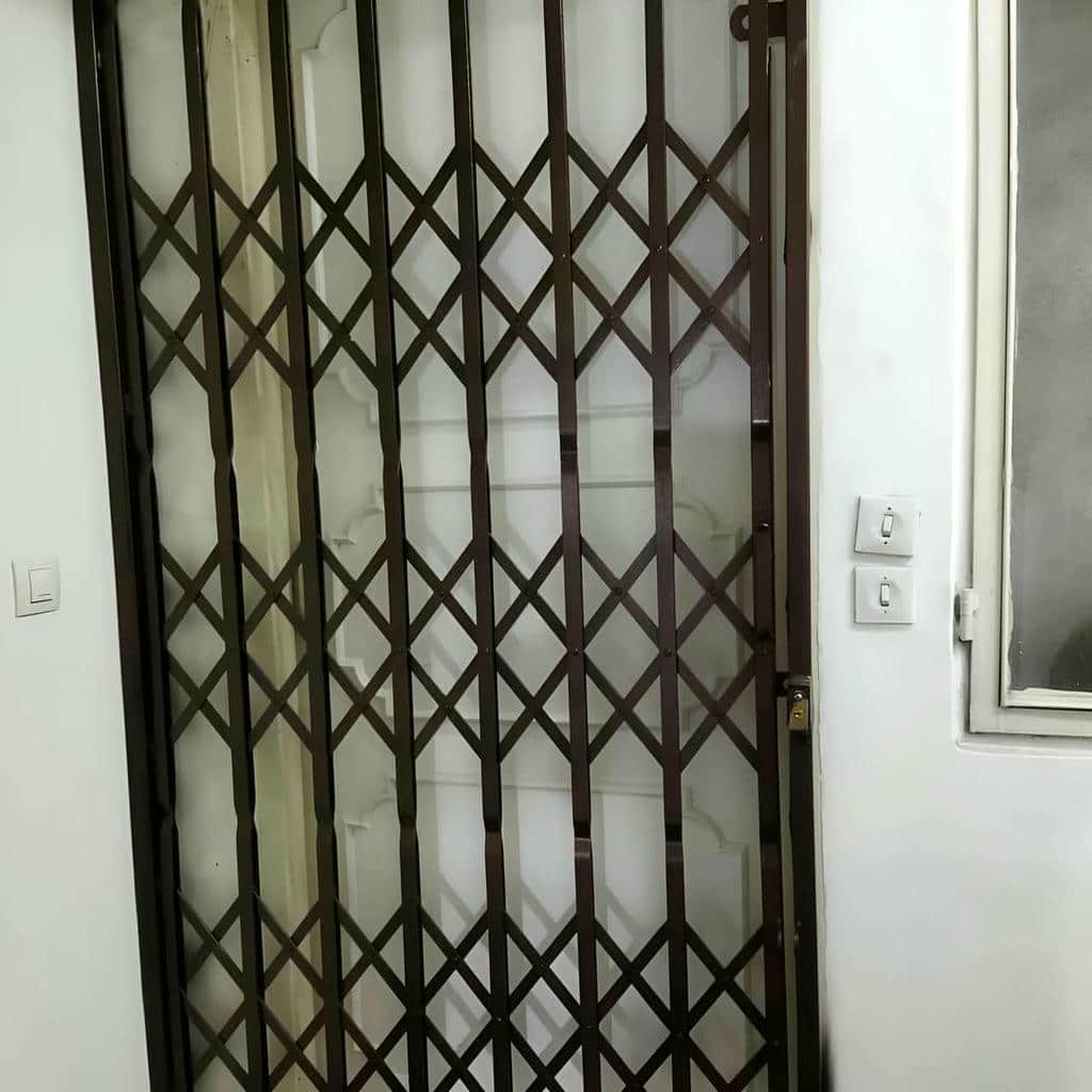 محافظ درب آپارتمان با مدل سفارشی فلزی