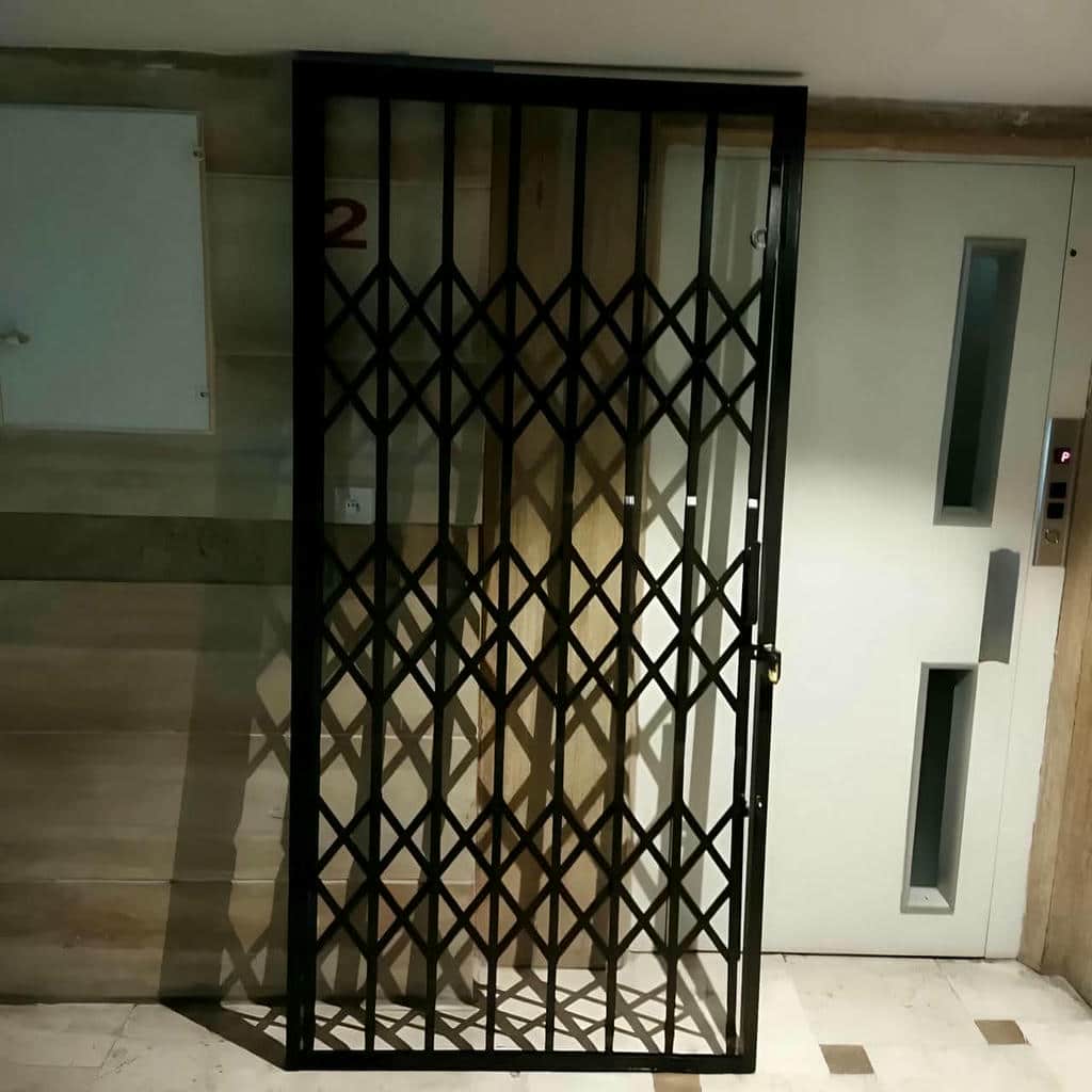 درب آکاردئونی با ابعاد دقیق ورودی