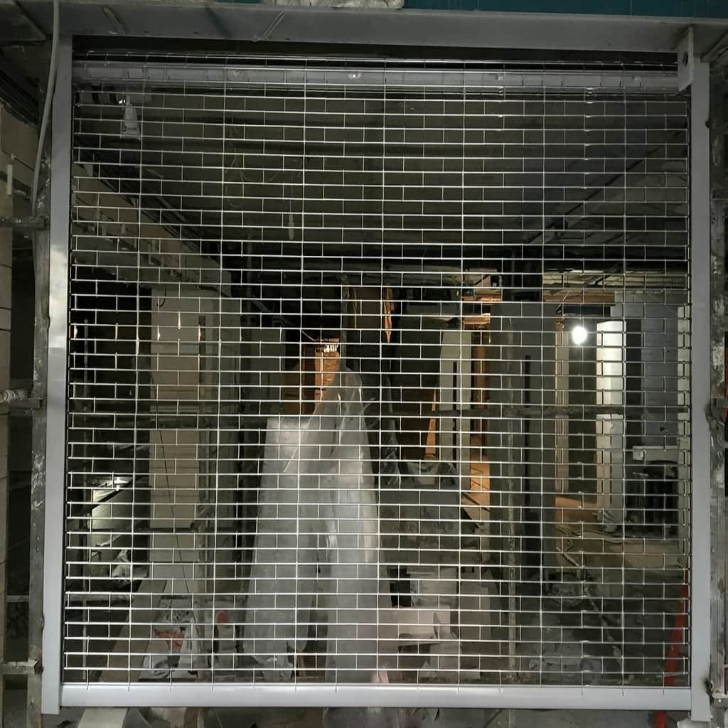 کرکره ضد سرقت ریموت دار برای ورودی مغازه