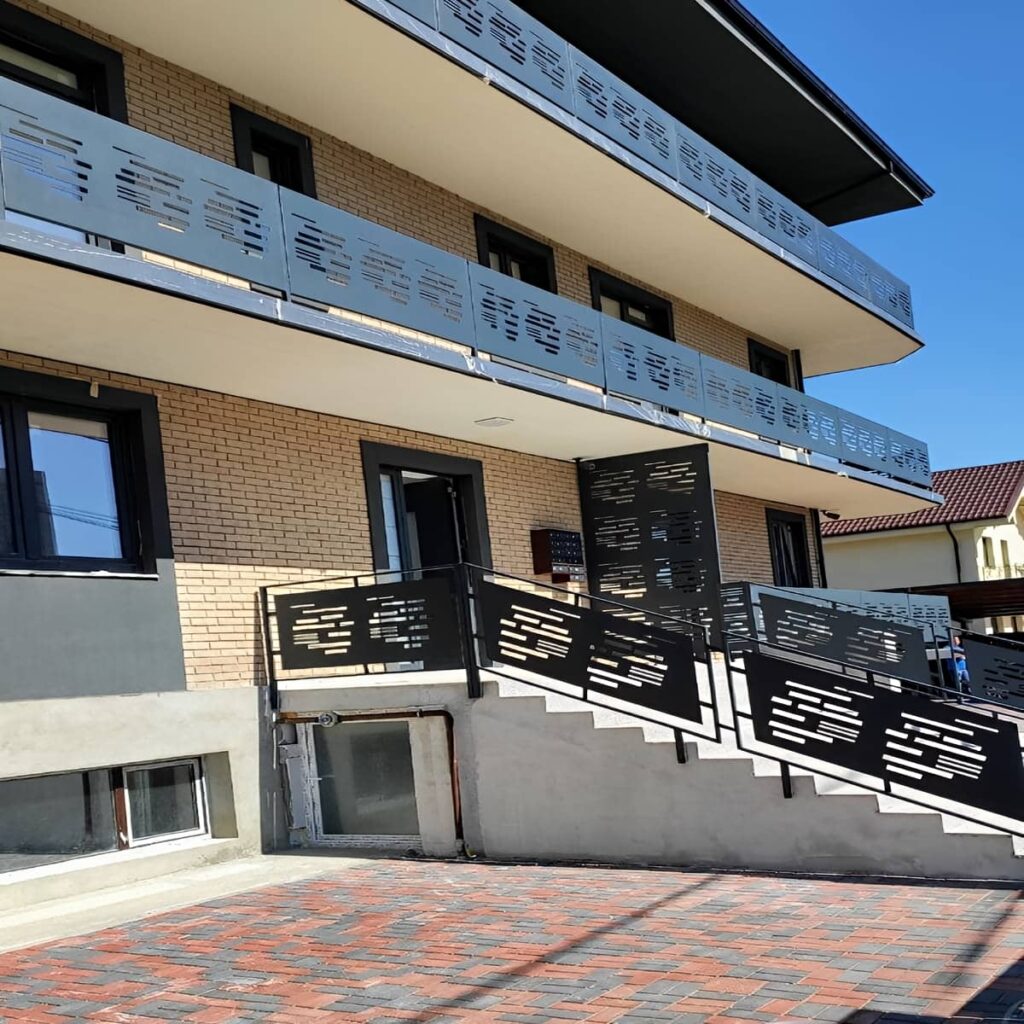 حفاظ تراس فلزی با رنگ هماهنگ نما حفاظ تراس فلزی با رنگ هماهنگ نما