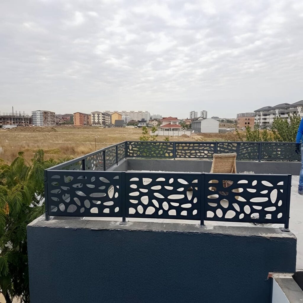 حفاظ لبه بالکن با رنگ هماهنگ نما