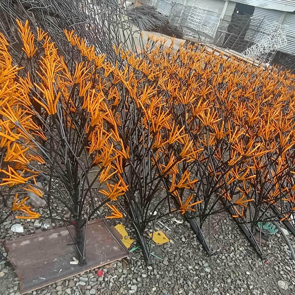 حفاظ لیلیوم با شاخه های فلزی حفاظ لیلیوم با شاخه های فلزی