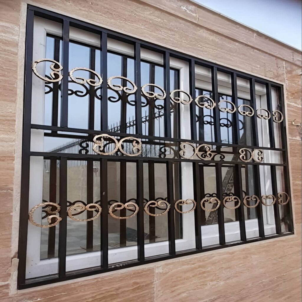 حفاظ پنجره فرفورژه مناسب فضای کم عرض