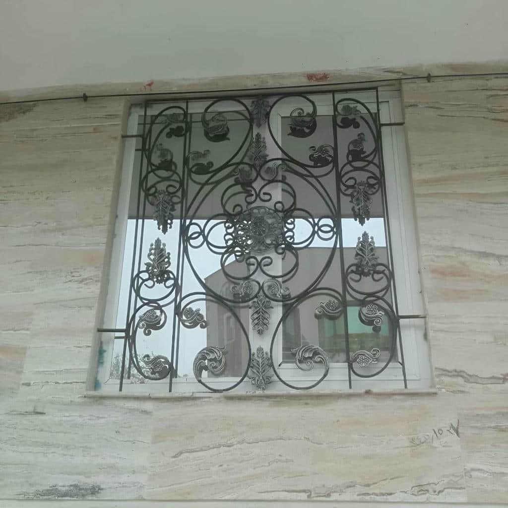 نرده پنجره با رنگ پوشش هماهنگ